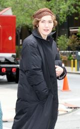 幻灯图：温丝莱特离婚后首部作品出演单身母亲