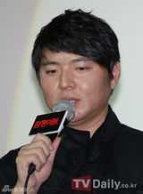 组图：李帝勋金秀路等出席韩片《占卜师们》发布会