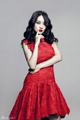 组图：女星樊蕊烈焰红唇写真曝光 华丽优雅风情