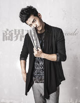 组图：张峻宁优雅绅士 青春王子化身商业精英