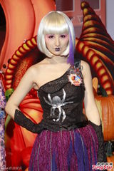 组图：吴卓羲宣传万圣节扮吸血鬼 高海宁险走光