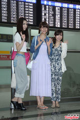 组图：AKB48三成员靓丽抵台 菊地彩香超萌露肚