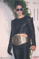 组图：吴建豪亮相宣传新专辑 否认秘婚传闻