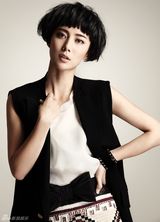 组图：王珂写真玩中性风 黑白装帅气十足电眼媚