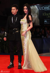 组图：《太极》威尼斯电影节主席握手袁晓超