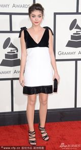 组图：摩登家庭童星萨拉亮相格莱美成熟妩媚