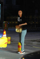 组图：姚晨素颜做健身 老公曹郁只送不接