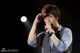 组图：五月天小巨蛋开唱 一票难求high翻场内外