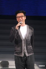 组图：苏永康香港开唱众星捧场 与钟镇涛互戴高帽