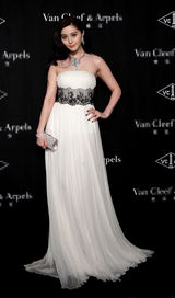 组图：巩俐红裙现身上海 避媒体不谈离婚