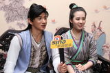 组图：吴奇隆刘诗诗热聊《犀利仁师》