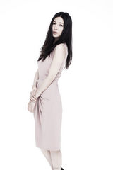 组图：童蕾时尚大气写真诠释唯美女人味