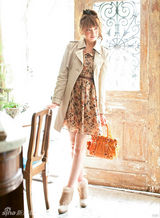 组图：日本模特宫田聪子示范89款秋季服饰搭配