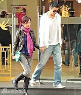 组图：文颂娴车震修成正果 尖沙咀试穿婚纱