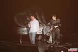 组图：周杰伦香港演唱会落幕 陈奕迅台上力挺