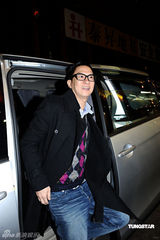 幻灯图：《线人》杀青设宴 谢霆锋不知2胎是男是女