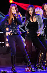 组图：韩团SJ少女时代等亮相《GS&CONCERT》