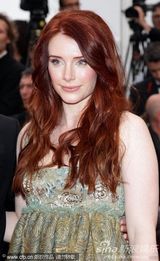 组图：《无法安宁》首映礼 布莱丝高腰蓬蓬裙抢镜