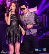 组图：韩歌手蜘蛛等出演音乐节目《You and I》