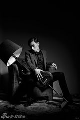 组图：乔任梁体验创意生活 亲身策划拍摄时尚大片