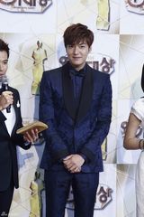 独家高清：李敏镐等亮相2013SBS演技大赏红毯