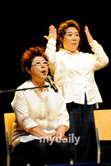 组图：韩女歌手杨熙恩举行出道40年音乐剧发布会