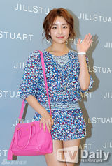 组图：郑柔美朴秀珍金素贤绚烂花裙秀美腿