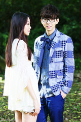 组图：胡夏拍《傻瓜探戈》MV 搂美女舞伴热舞