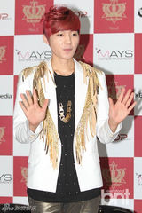 组图：韩团TEENTOP首次举办单独演唱会