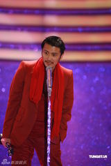 幻灯：香港金像奖现场 谢霆锋获最佳男配角奖