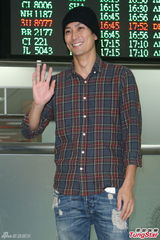 组图：日星平冈佑太赴台湾拍剧挑战闽南语