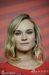 高清：《未知》发布会 黛安-克鲁格红裙娇艳受热捧