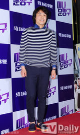 组图：金秀贤李玹雨捧场《美娜》朱元挺崔江熙