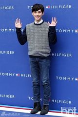 组图：神起昌珉FT在真刘仁娜等为品牌站台