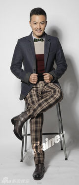 组图：“管粮哥”于小伟型男秀坏笑痞气十足