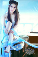 组图：嫩模江伊涵“荷花仙子”写真曝光