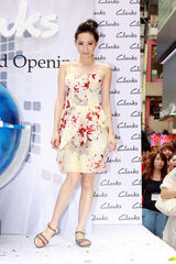 幻灯图：杨千嬅活动中自曝老公羡慕谢霆锋得二子