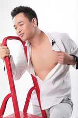 组图：董易晋调皮性感写真曝光 阳光男孩也魅惑