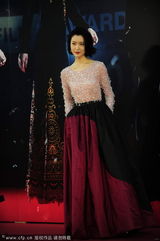 组图：群星亮相金像红毯 汤唯领衔众女星斗艳