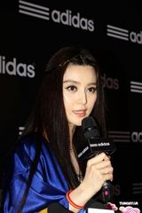 组图：范冰冰大呼我爱姚晨 为中国奥运健儿加油