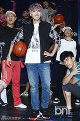 组图：SJ厉旭f(x)Luna音乐剧排练现场大公开