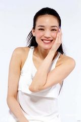 幻灯图：舒淇变身网游主角身陷险境 等待粉丝营救