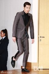 组图：李敏镐红装宣传《继承者》 主创华丽齐聚