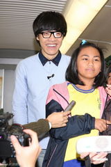 组图：卢广仲搭高铁游台北书展 献朗读处女秀