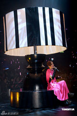 高清组图：郑秀文香港红馆开唱 与刘德华贴面掀高潮