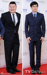 组图：韩星姜虎东刘在石贺好友禹成民大婚