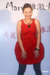 组图：恬妞谈小男友一脸甜蜜 期待与前夫合作 