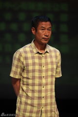 组图：田丽刘佩琦亮相《进错门的女人》发布会