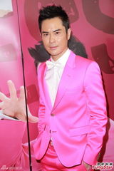 组图：郑嘉颖受脚患缠绕 被指拍雷剧说法不公平