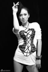 幻灯图：赵柯变身“默片名伶” 黑白绽放东方美 